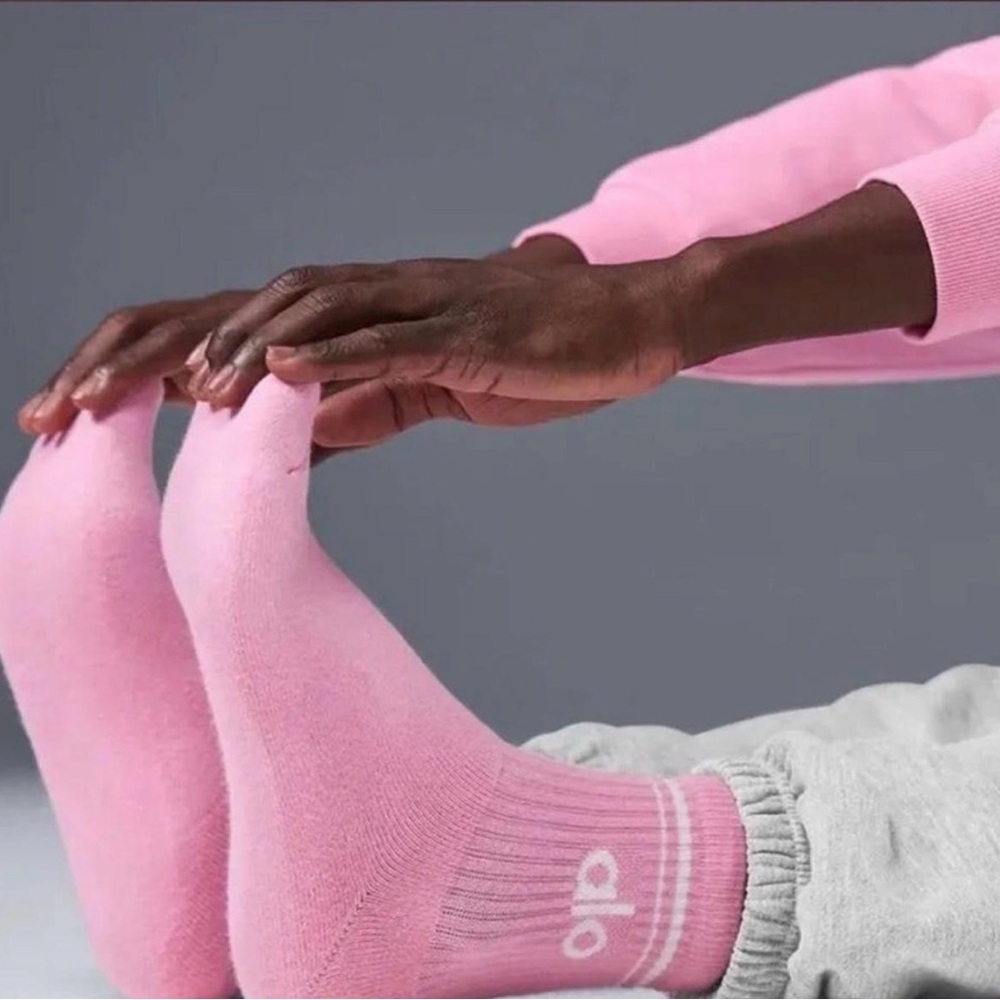 NWT Alo Yoga Unisex Half-Crew Sock